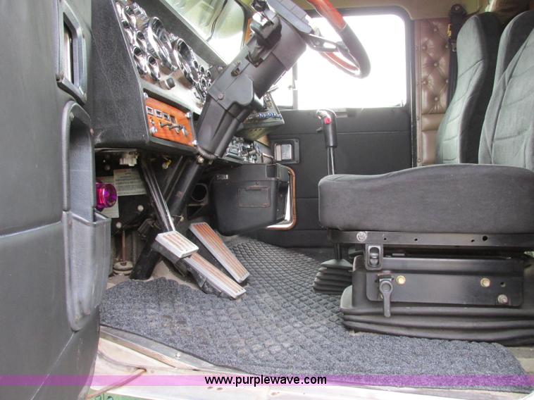 image for item F4871 1997 Kenworth W900 semi truck