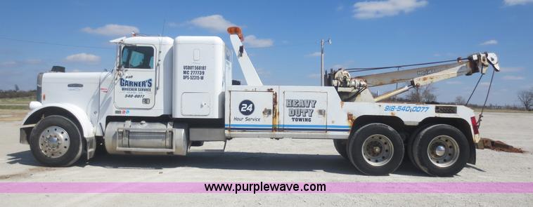 image for item F8229 1986 Freightliner FLC-64T wrecker truck