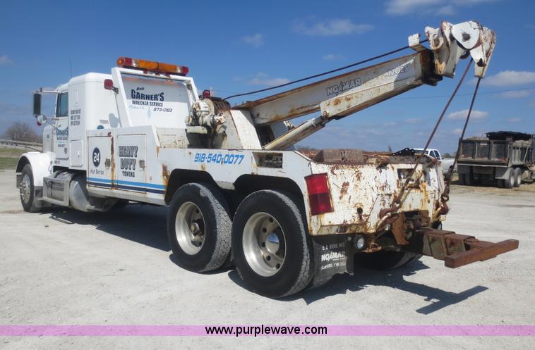 image for item F8229 1986 Freightliner FLC-64T wrecker truck