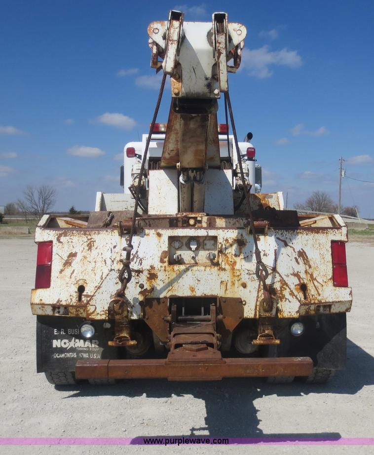 image for item F8229 1986 Freightliner FLC-64T wrecker truck