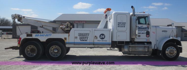 image for item F8229 1986 Freightliner FLC-64T wrecker truck