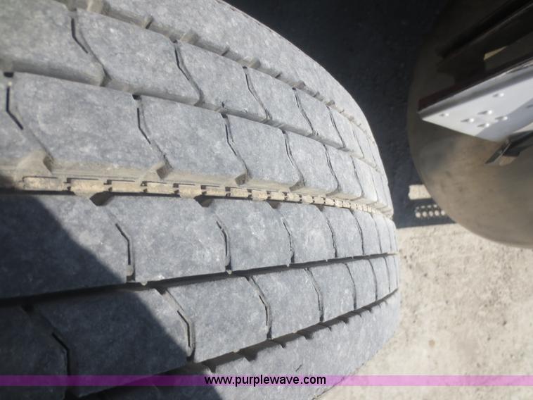 image for item F8229 1986 Freightliner FLC-64T wrecker truck