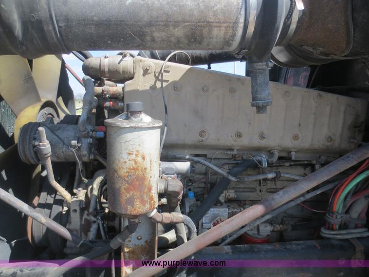 image for item F8229 1986 Freightliner FLC-64T wrecker truck