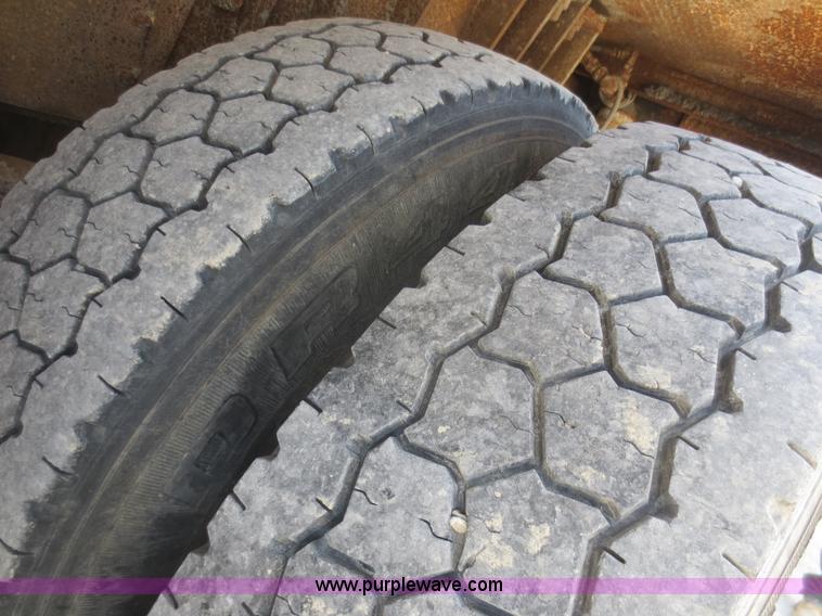 image for item F8229 1986 Freightliner FLC-64T wrecker truck