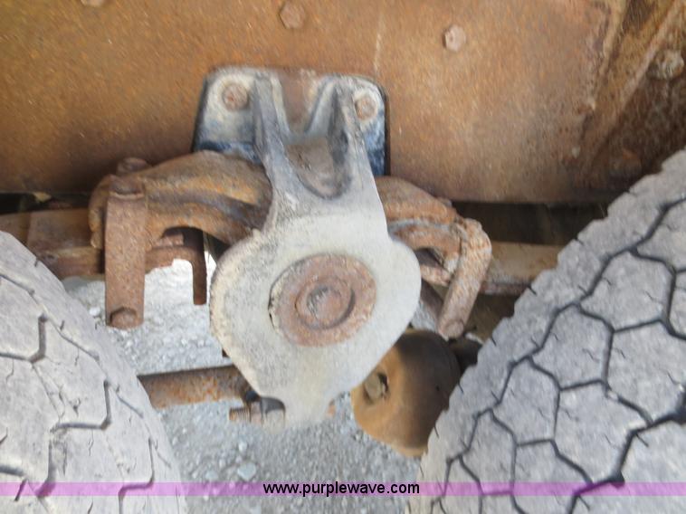 image for item F8229 1986 Freightliner FLC-64T wrecker truck