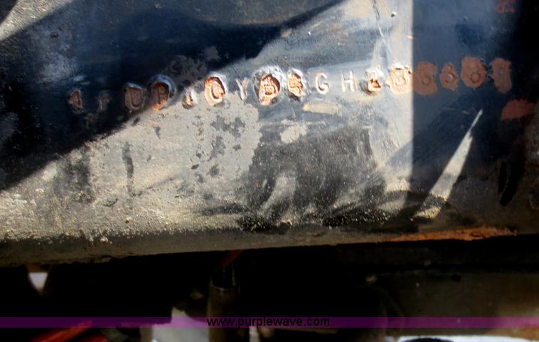 image for item F8229 1986 Freightliner FLC-64T wrecker truck