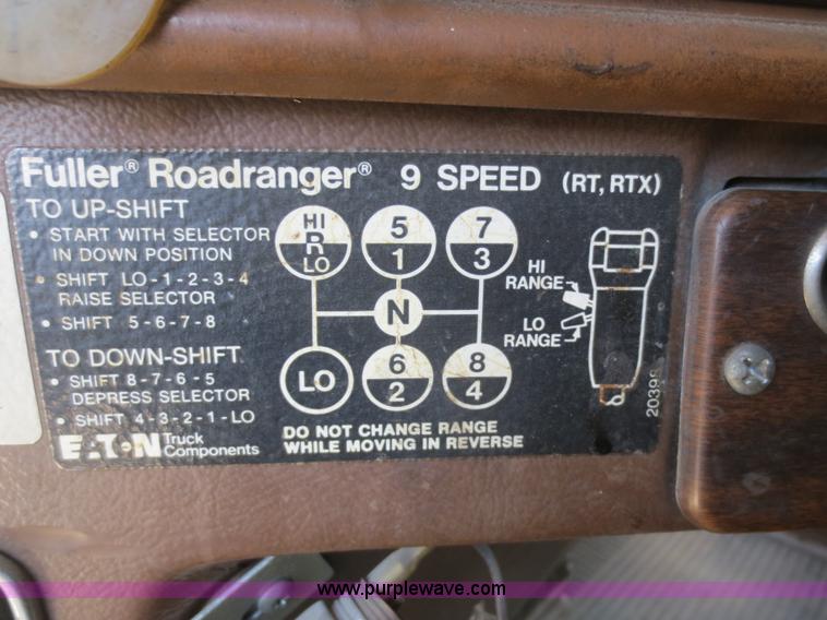 image for item F8229 1986 Freightliner FLC-64T wrecker truck