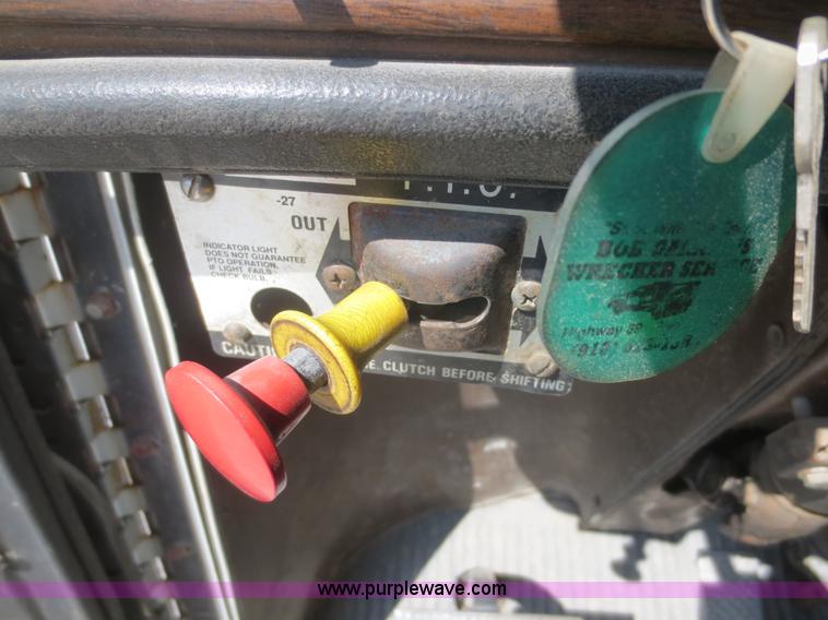 image for item F8229 1986 Freightliner FLC-64T wrecker truck