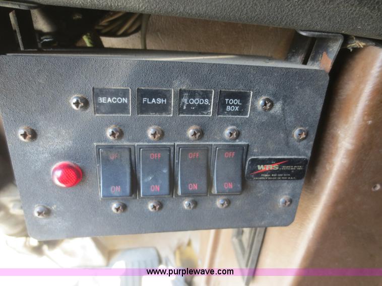 image for item F8229 1986 Freightliner FLC-64T wrecker truck