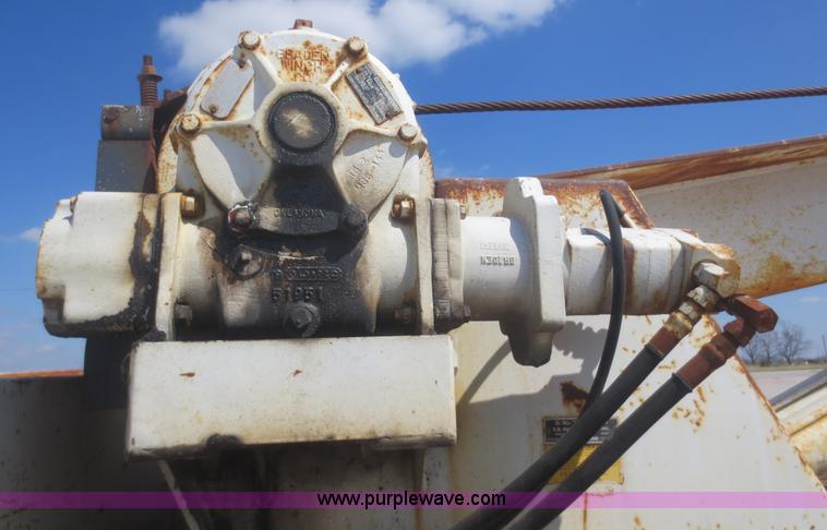 image for item F8229 1986 Freightliner FLC-64T wrecker truck