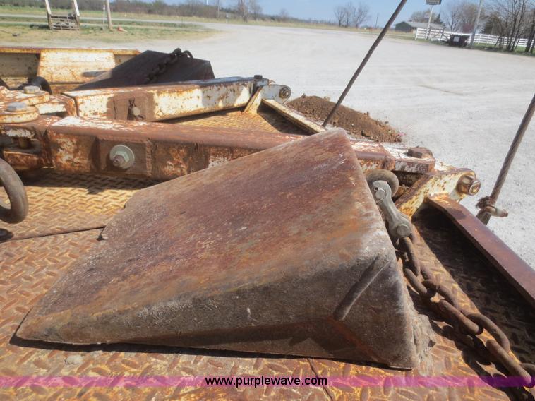 image for item F8229 1986 Freightliner FLC-64T wrecker truck