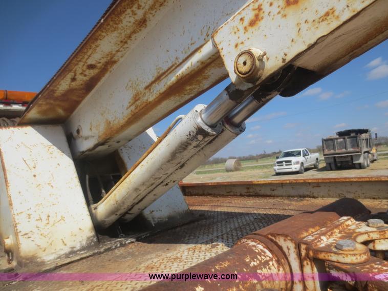 image for item F8229 1986 Freightliner FLC-64T wrecker truck