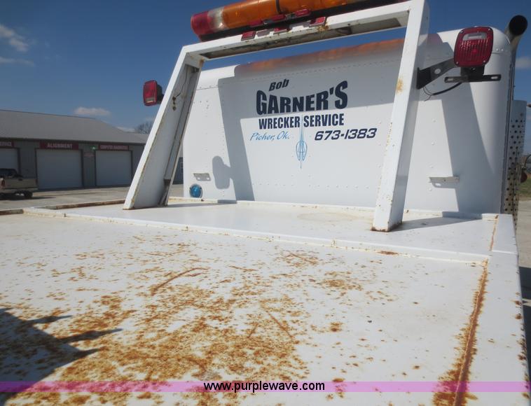 image for item F8229 1986 Freightliner FLC-64T wrecker truck