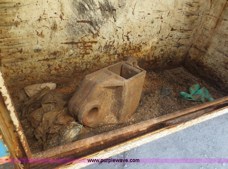 image for item F8229 1986 Freightliner FLC-64T wrecker truck