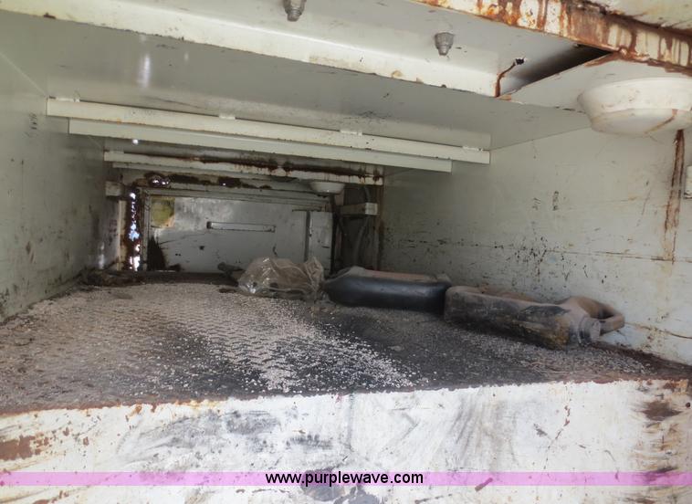 image for item F8229 1986 Freightliner FLC-64T wrecker truck