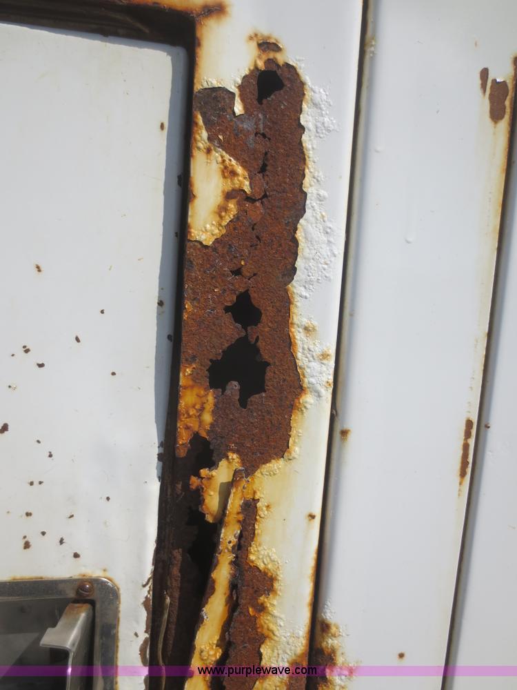 image for item F8229 1986 Freightliner FLC-64T wrecker truck