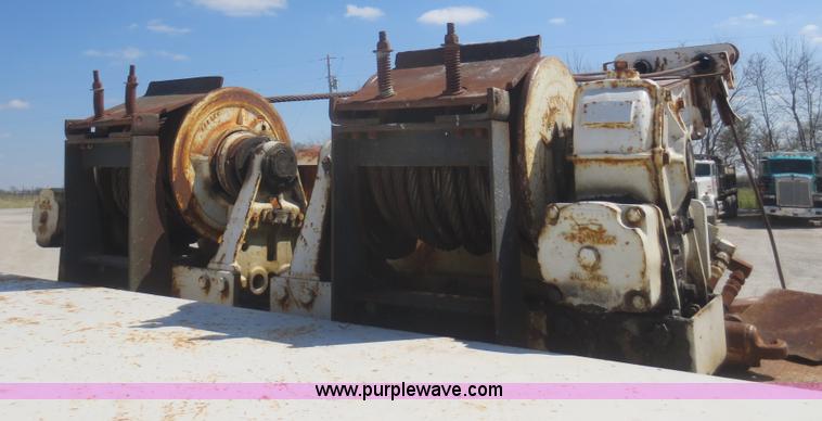 image for item F8229 1986 Freightliner FLC-64T wrecker truck