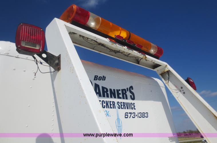 image for item F8229 1986 Freightliner FLC-64T wrecker truck