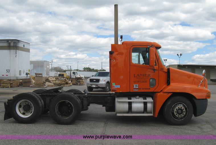 image for item G8291 1999 Freightliner Century Class semi truck