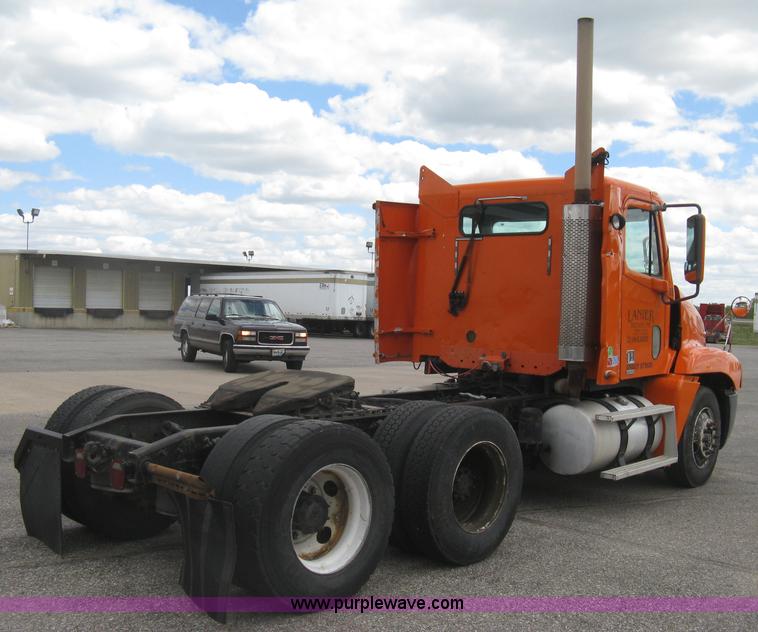 image for item G8291 1999 Freightliner Century Class semi truck