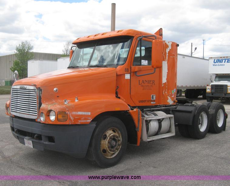 image for item G8291 1999 Freightliner Century Class semi truck
