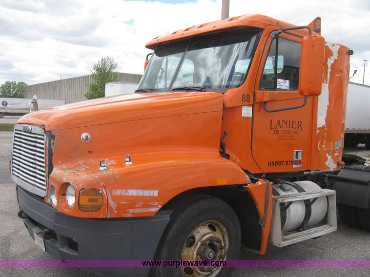 image for item G8291 1999 Freightliner Century Class semi truck