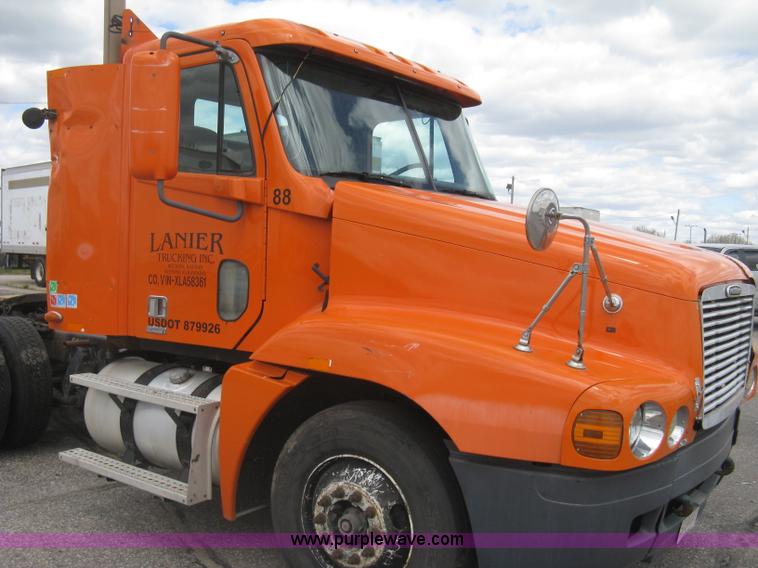 image for item G8291 1999 Freightliner Century Class semi truck