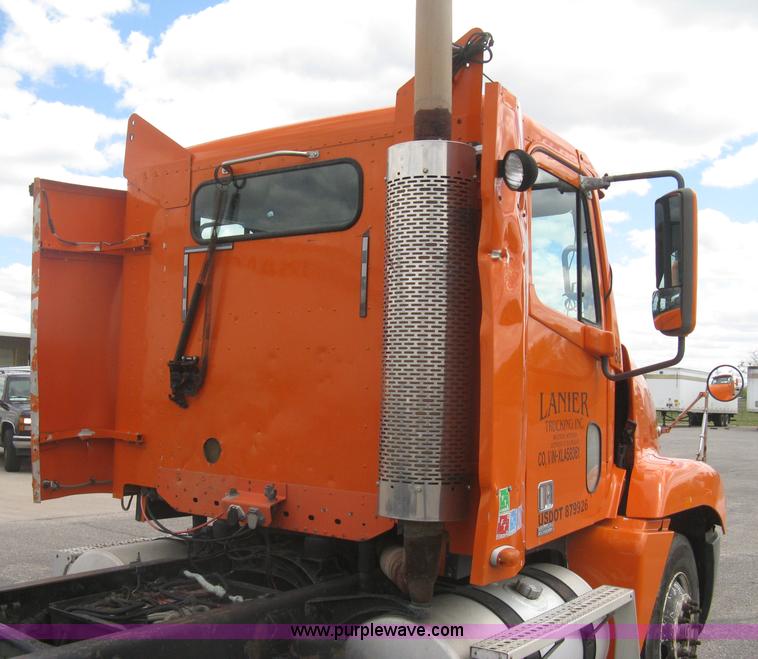 image for item G8291 1999 Freightliner Century Class semi truck