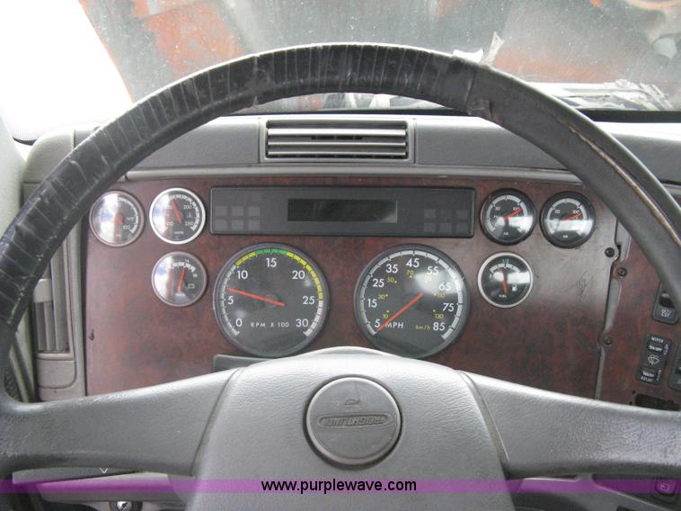 image for item G8291 1999 Freightliner Century Class semi truck