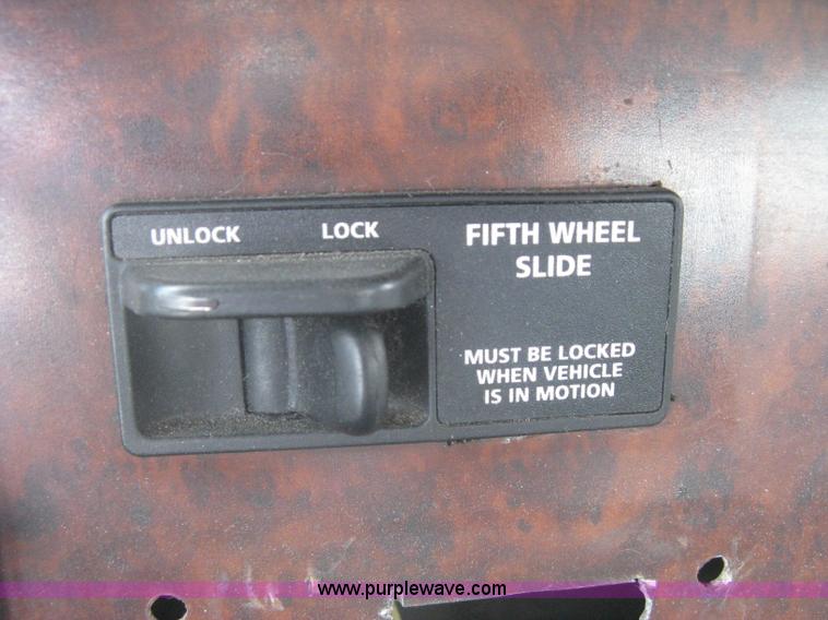 image for item G8291 1999 Freightliner Century Class semi truck