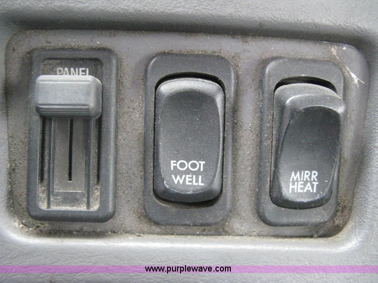 image for item G8291 1999 Freightliner Century Class semi truck