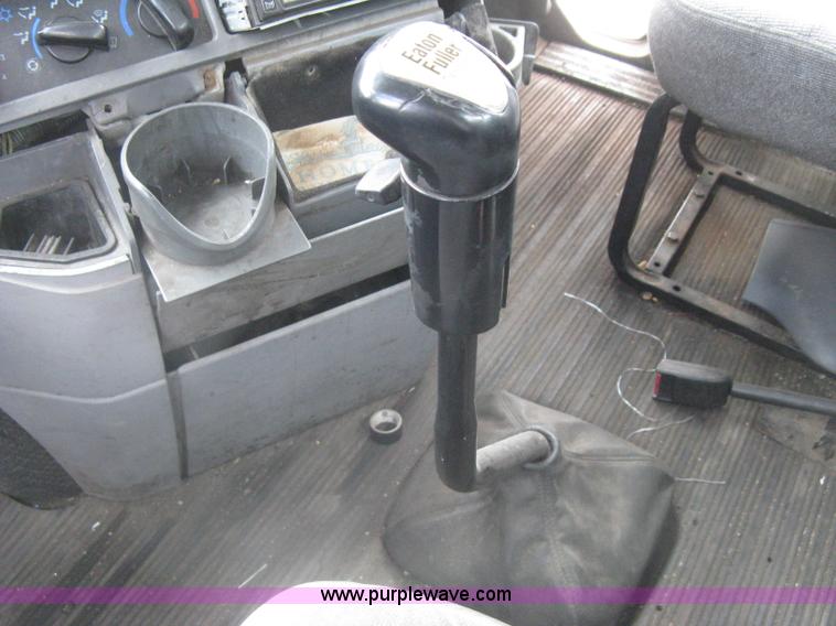 image for item G8291 1999 Freightliner Century Class semi truck