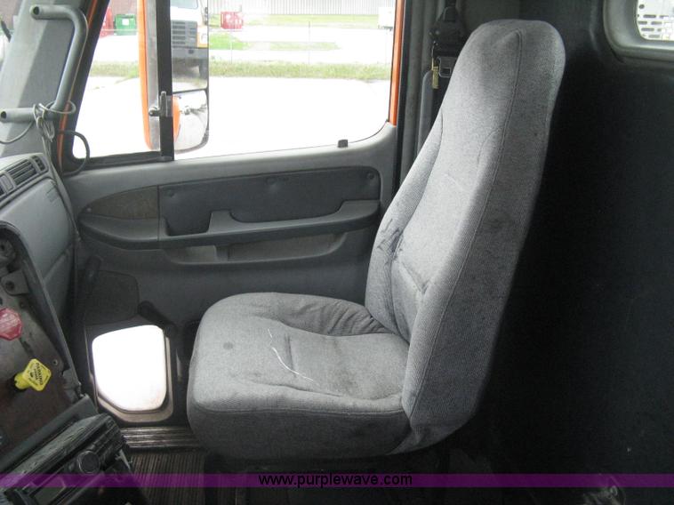 image for item G8291 1999 Freightliner Century Class semi truck