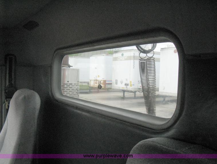 image for item G8291 1999 Freightliner Century Class semi truck