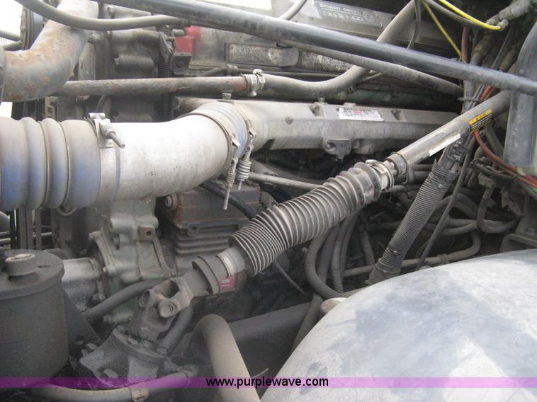 image for item G8291 1999 Freightliner Century Class semi truck