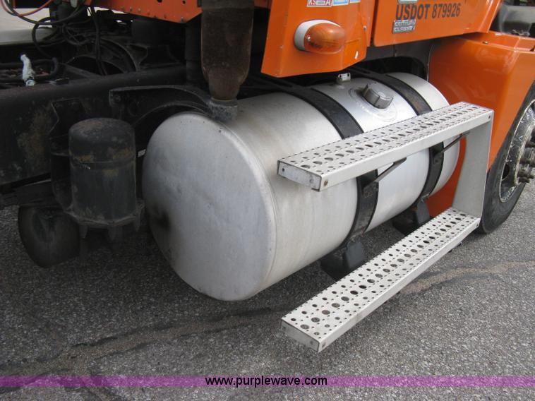 image for item G8291 1999 Freightliner Century Class semi truck