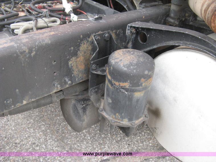 image for item G8291 1999 Freightliner Century Class semi truck