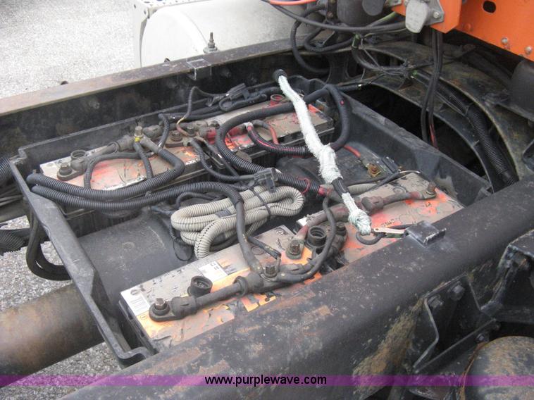 image for item G8291 1999 Freightliner Century Class semi truck