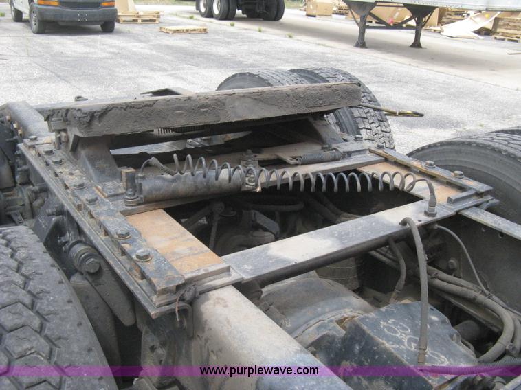 image for item G8291 1999 Freightliner Century Class semi truck