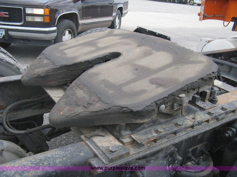 image for item G8291 1999 Freightliner Century Class semi truck