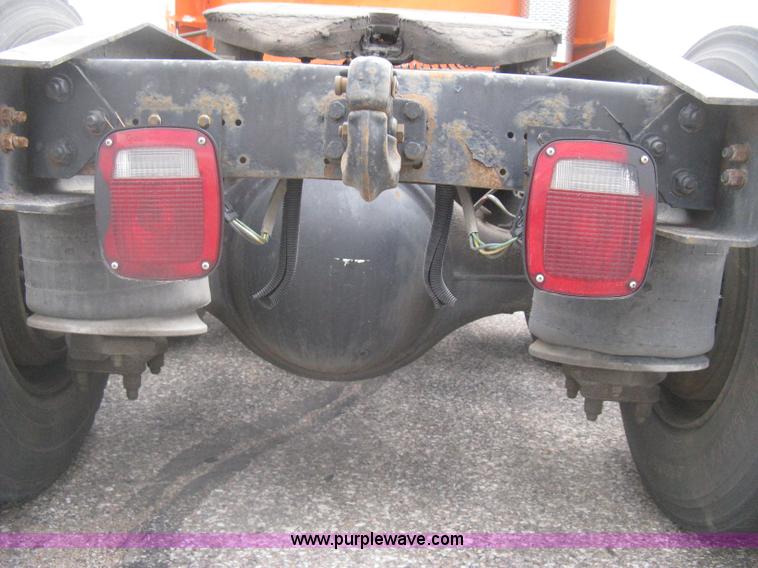 image for item G8291 1999 Freightliner Century Class semi truck