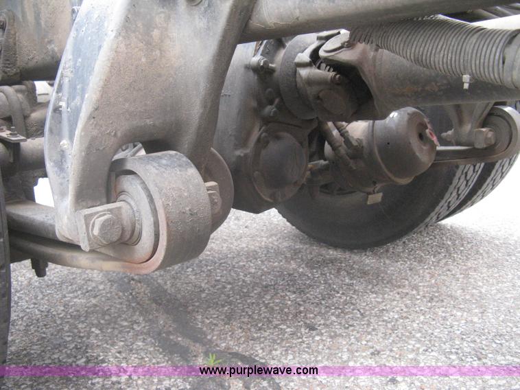 image for item G8291 1999 Freightliner Century Class semi truck