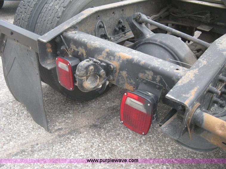 image for item G8291 1999 Freightliner Century Class semi truck