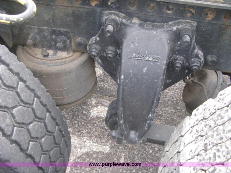 image for item G8291 1999 Freightliner Century Class semi truck