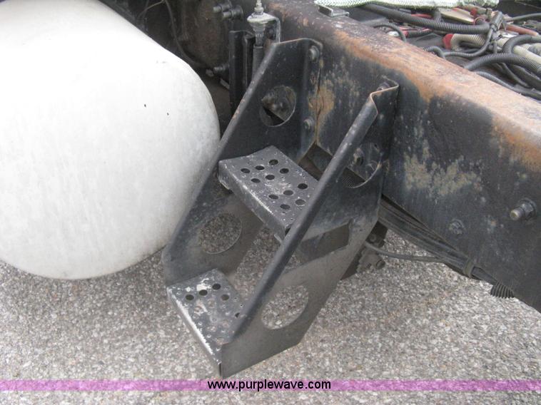 image for item G8291 1999 Freightliner Century Class semi truck