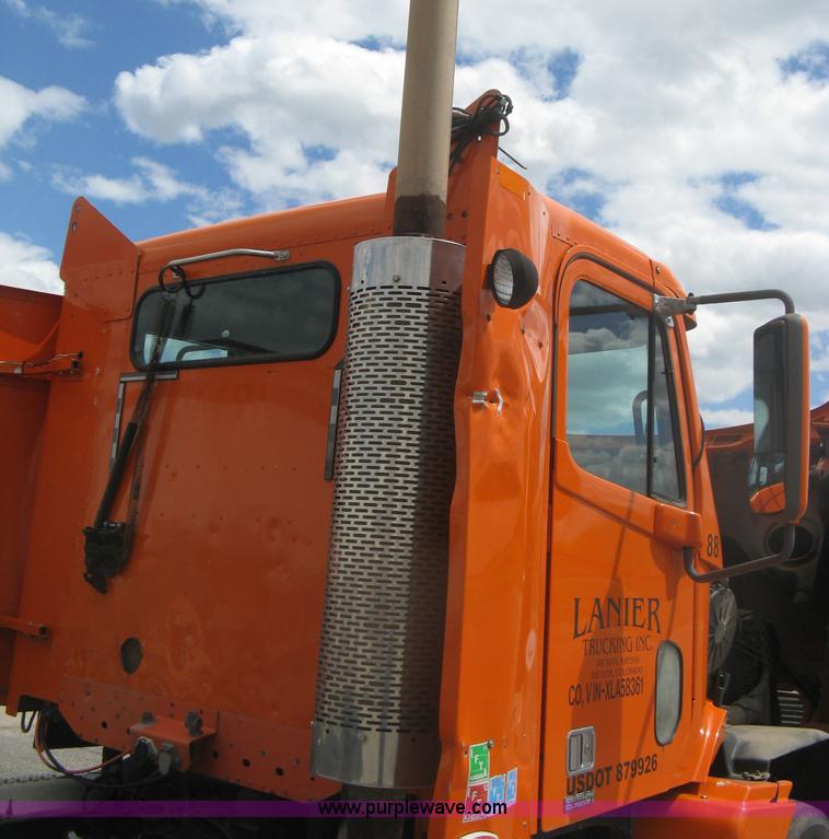 image for item G8291 1999 Freightliner Century Class semi truck