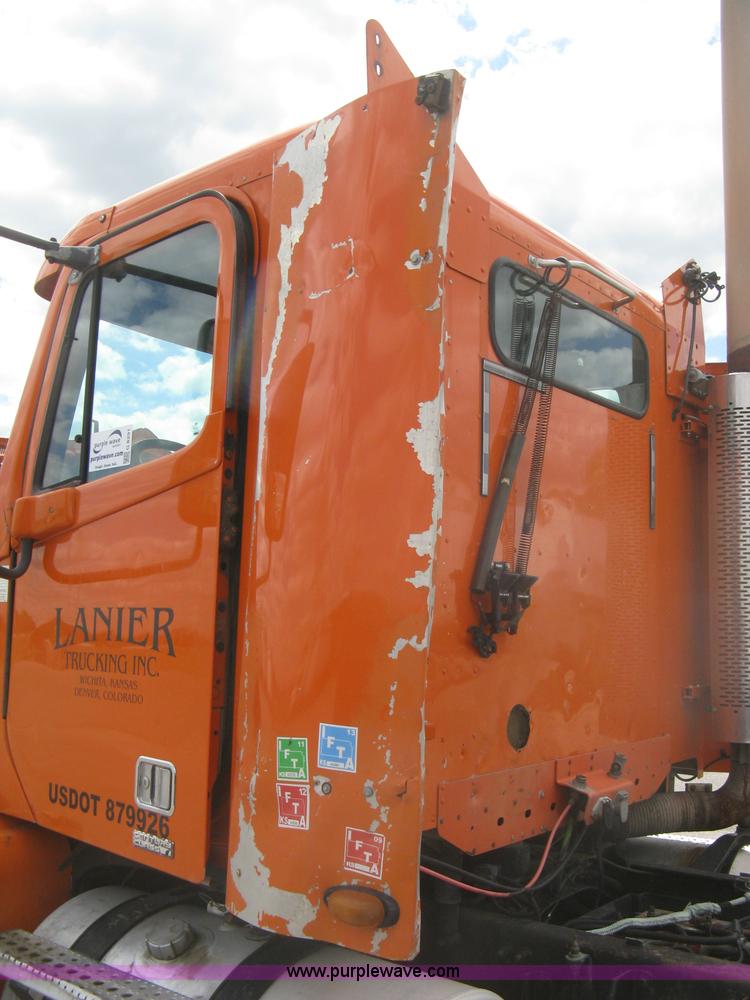 image for item G8291 1999 Freightliner Century Class semi truck