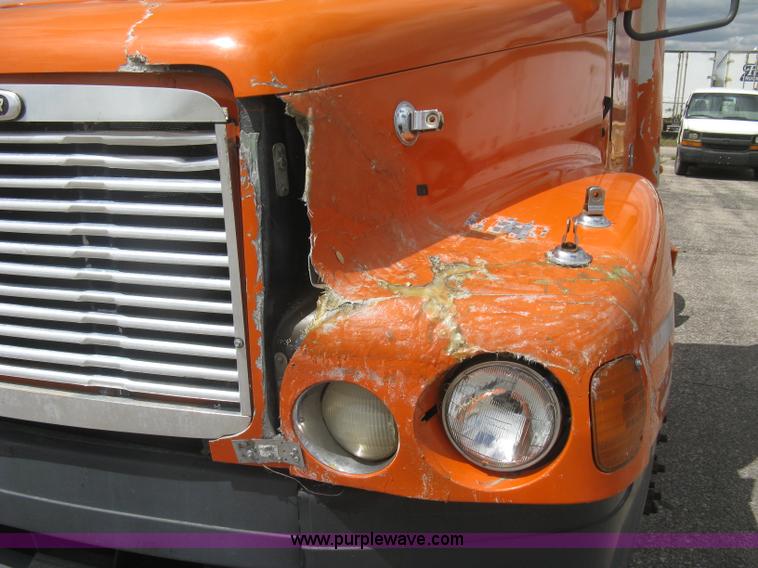 image for item G8291 1999 Freightliner Century Class semi truck