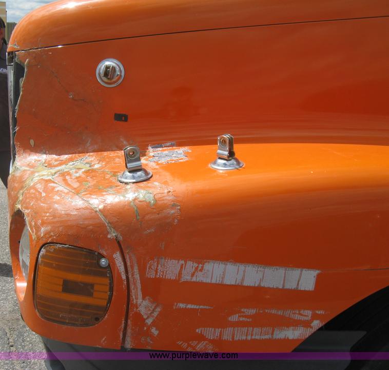 image for item G8291 1999 Freightliner Century Class semi truck