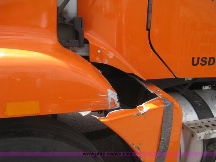 image for item G8291 1999 Freightliner Century Class semi truck